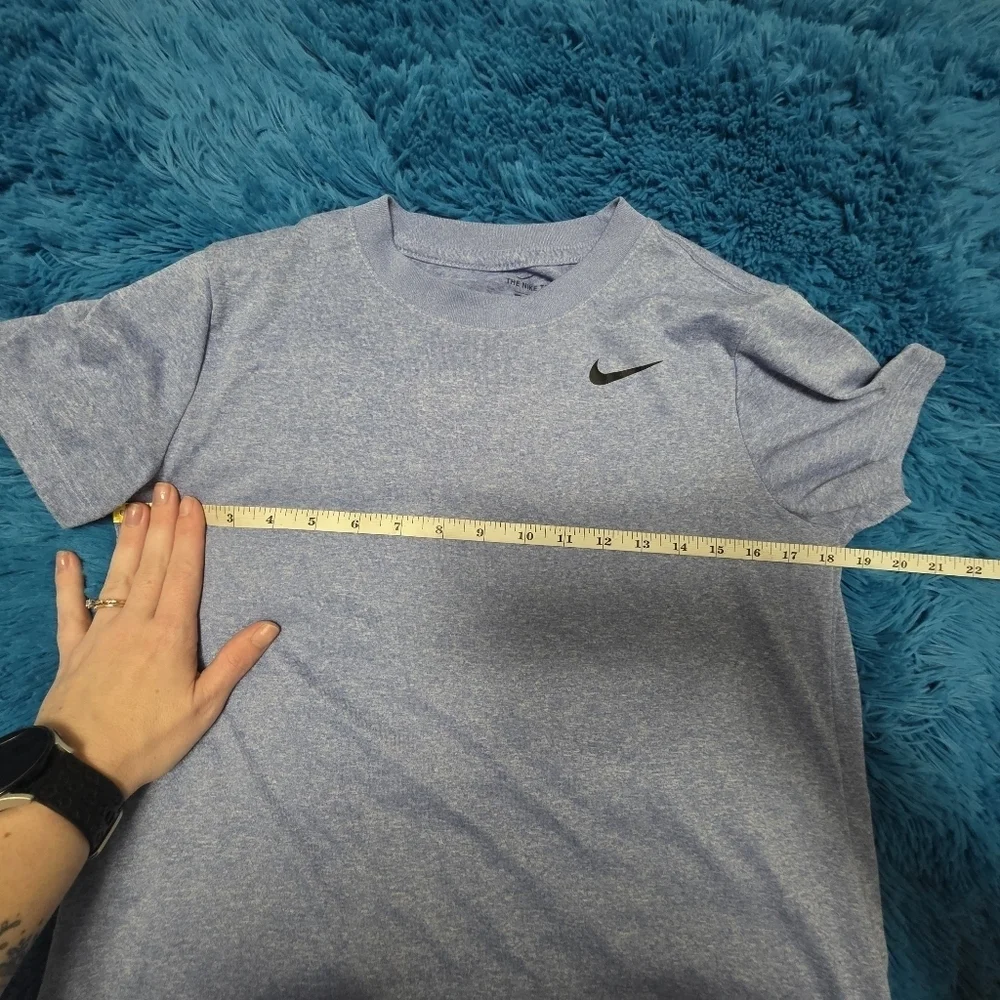 Nike drifit women's shirt size medium